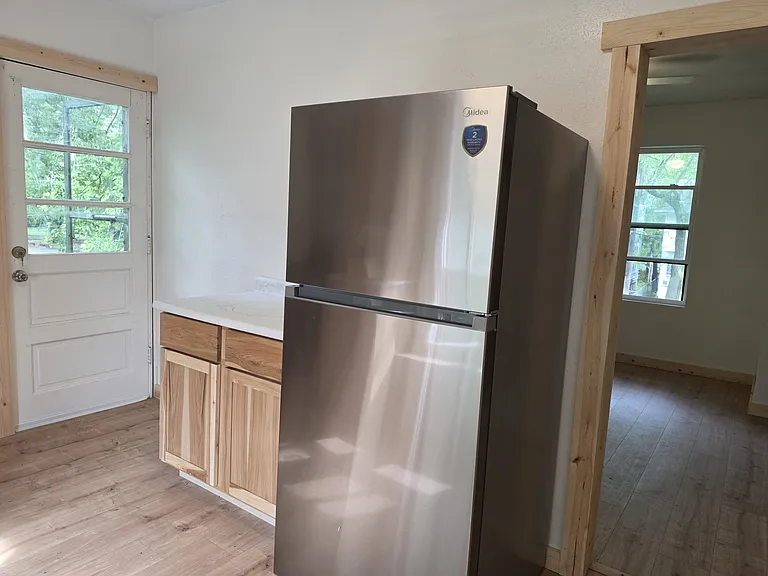 416 N Horsman St #5 — Photo 3