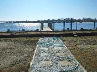 10 Pirates Cv, Massapequa, NY 11758