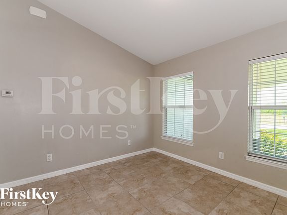 5th image of 419 NW 9th St