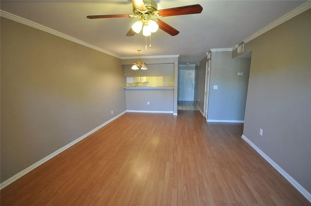 3 bed, 2.0 bath, 1211 sqft, $2,500 — Photo 2