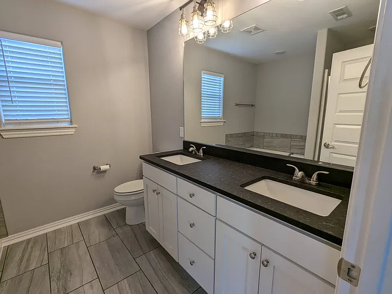 3713 Linwood St — Photo 9