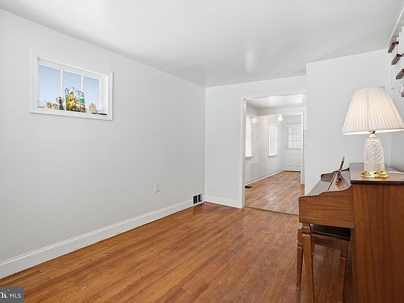 5th image of 622 Corson St