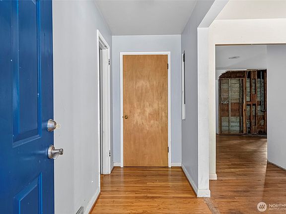 4th image of 16030 33rd Avenue NE