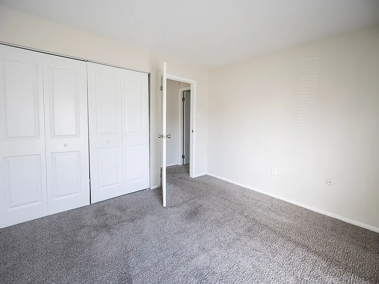 Tomlinson Court Apartments — Photo 32