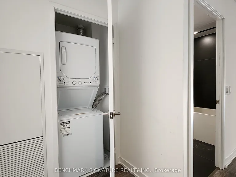 20 Edward St #2512 — Photo 4