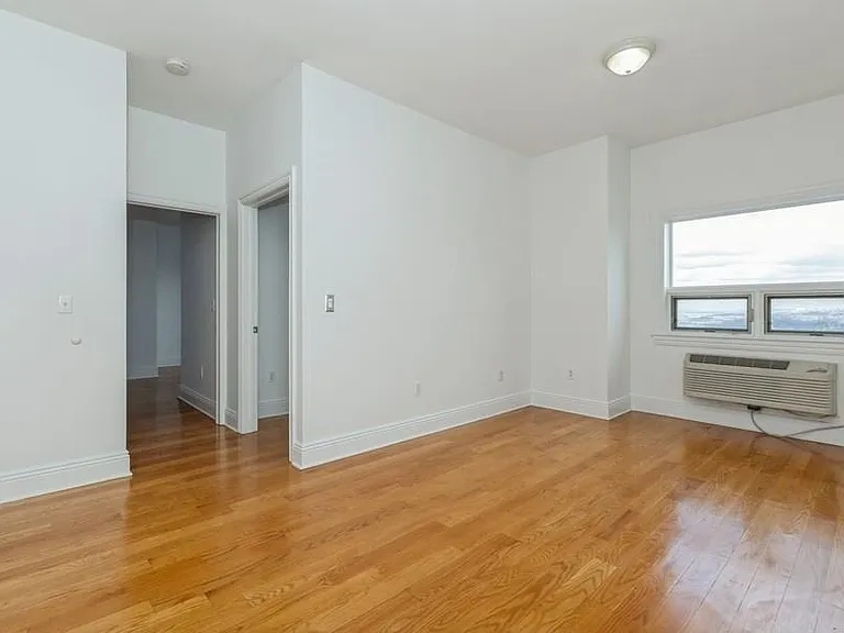 809-815 22nd St #1303 — Photo 6