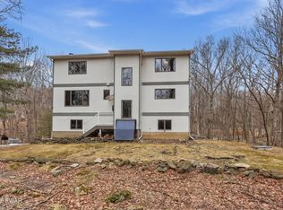 112 Hawk View Dr, Milford, PA 18337