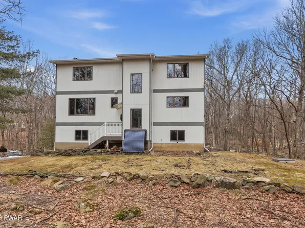 112 Hawk View Dr, Milford, PA 18337