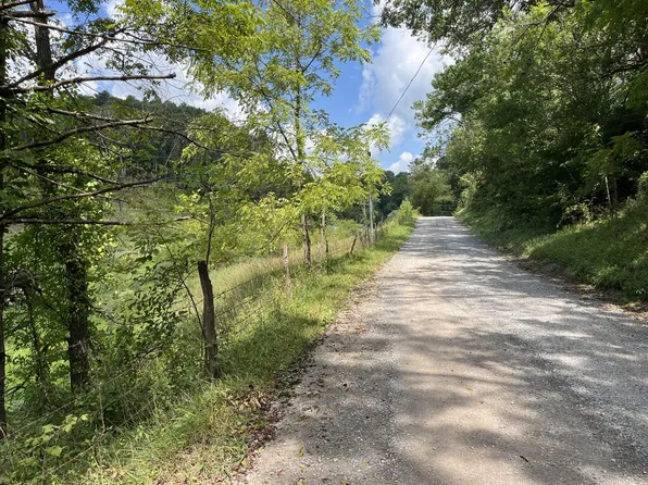 Huckleberry Rd, Crockett, VA 24323