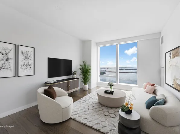 252 South St #27B, New York, NY 10002
