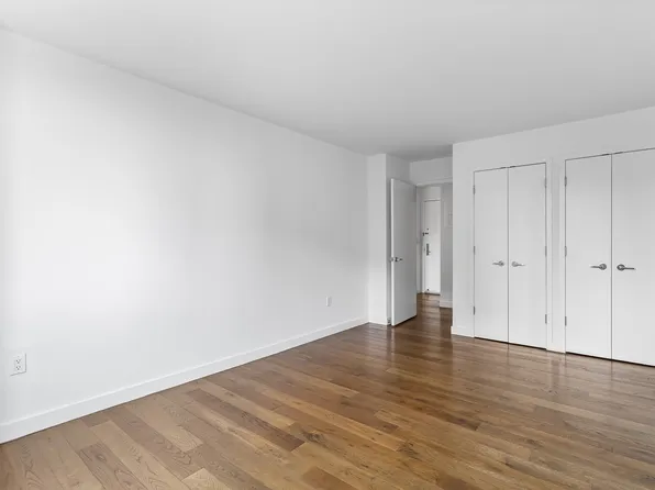 225 Rector Place image 10 of 18