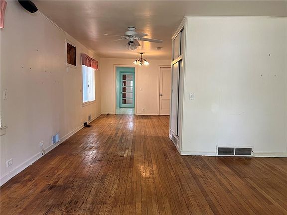 4th image of 101 E 80th Ter