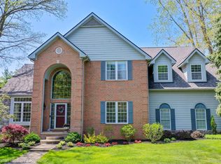 5488 Parkside Dr, Brighton, MI