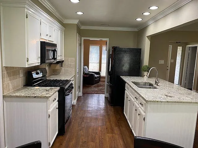 1002 Creekbend Cv — Photo 10