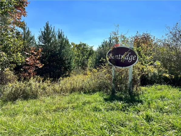 285 Sunset Dr, Indiana, PA 15701