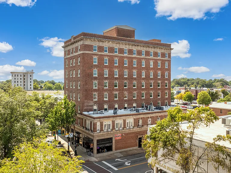 The Elliott Apartments — Photo 8