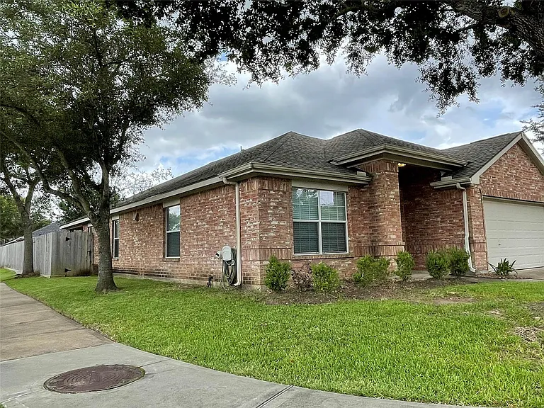 25011 Emporia Point Ct — Photo 2