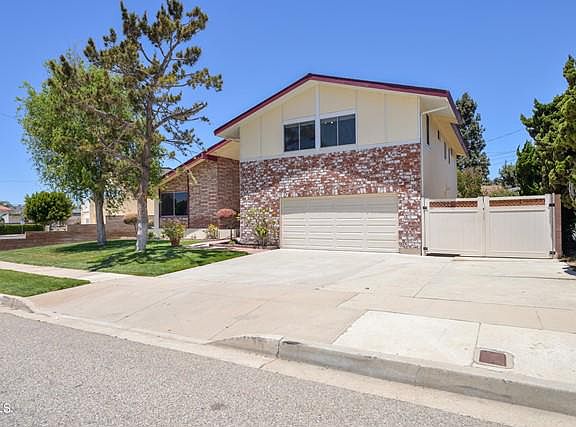 3rd image of 3223 E Shepherd Dr
