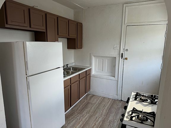 2nd image of 1902 Warren St APT 2W