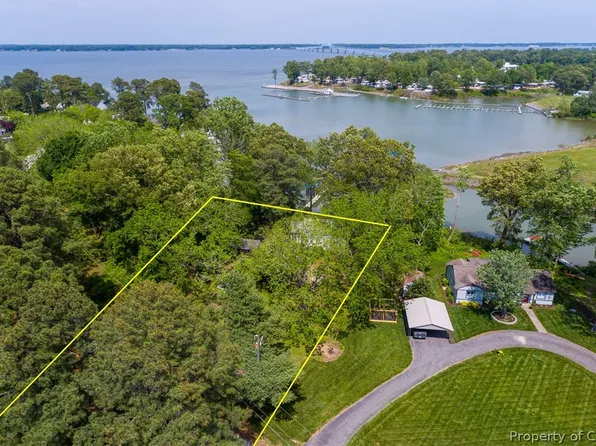 328 Eubank Landing Rd, Topping, VA 23169