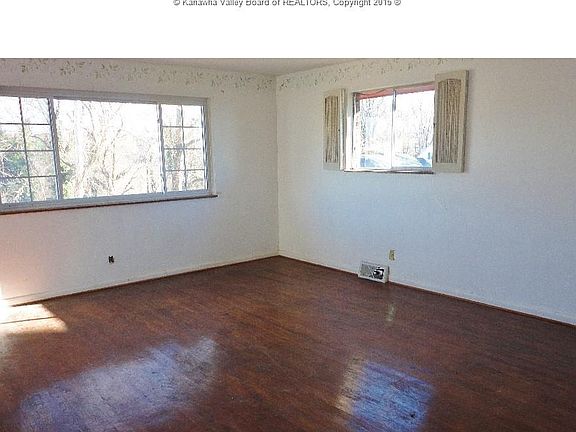 4th image of 829 Scenic Dr