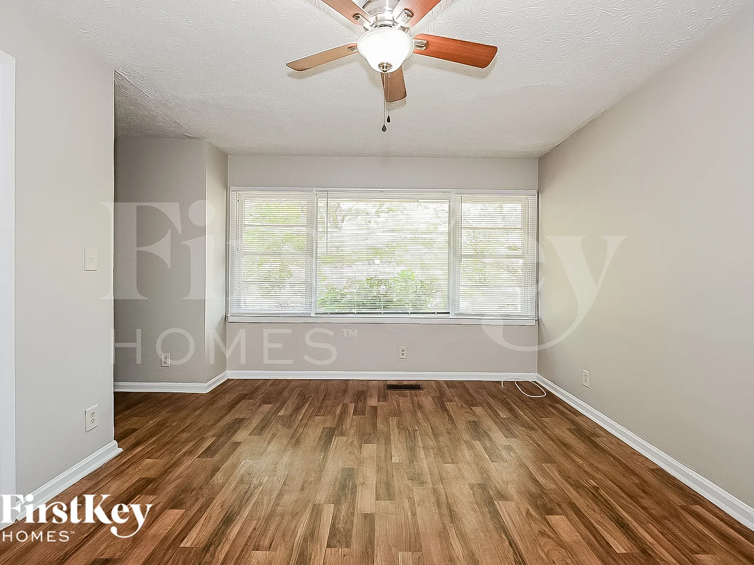 3 bed, 1.0 bath, 1040 sqft, $1,720 — Photo 4