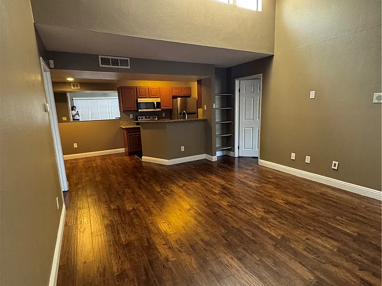 5146 S Jones Blvd #201 — Photo 15