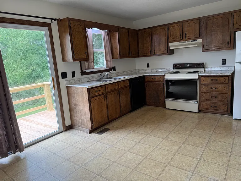 Whitney Ln — Photo 4