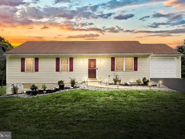 10 Edith Dr, Windsor, PA 17366