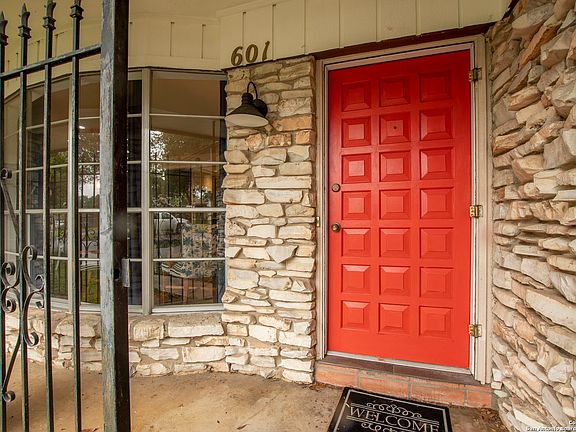 2nd image of 601 Candleglo Dr