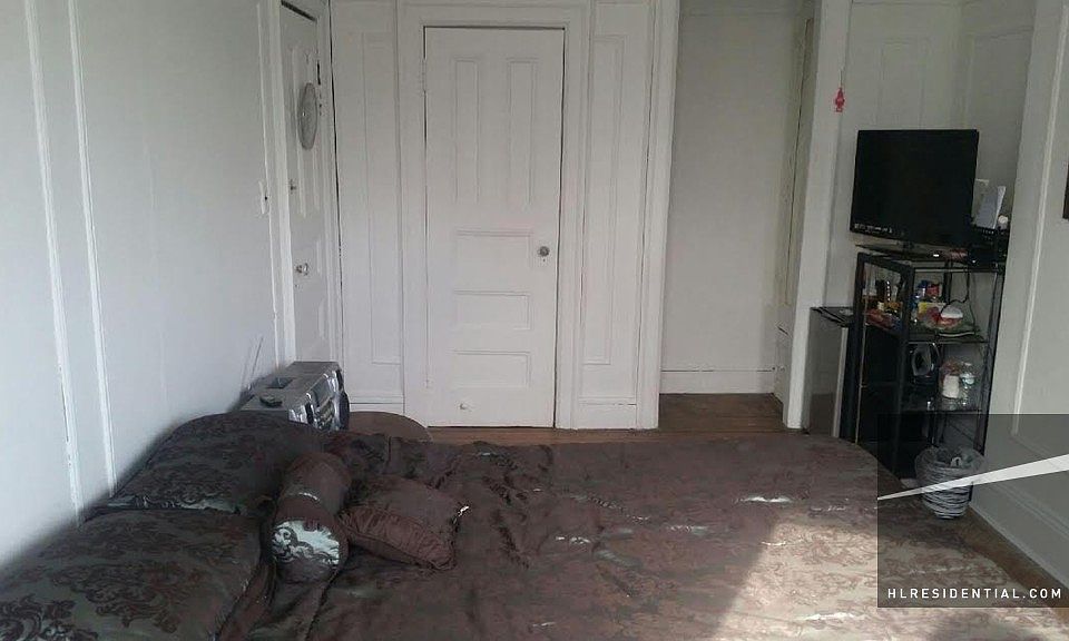 2nd image of 895 Sterling Pl