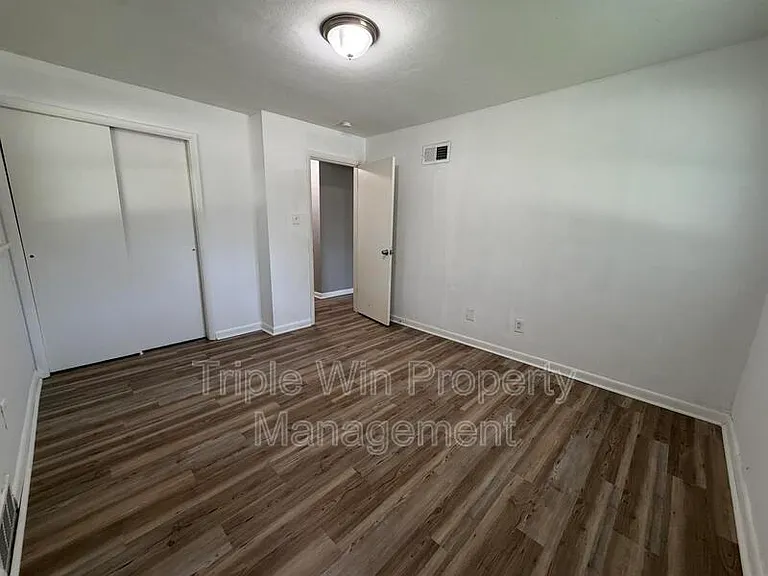 6801 Knoll Ave — Photo 17