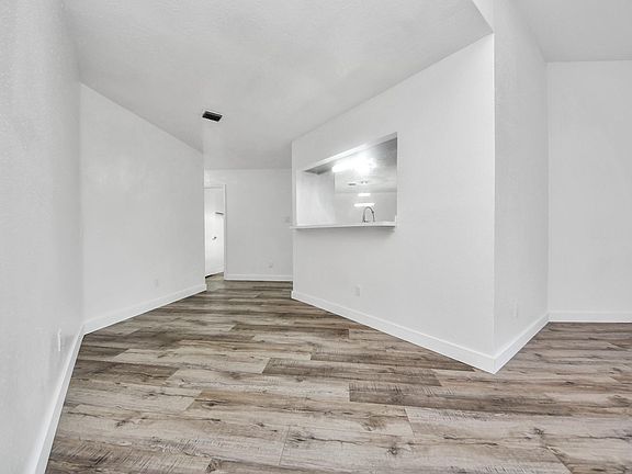 4th image of 11627 Bowlan Ln