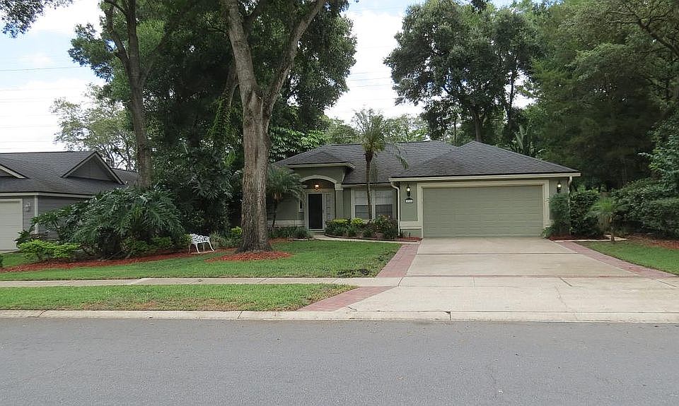 1st image of 325 Oak Leaf Cir