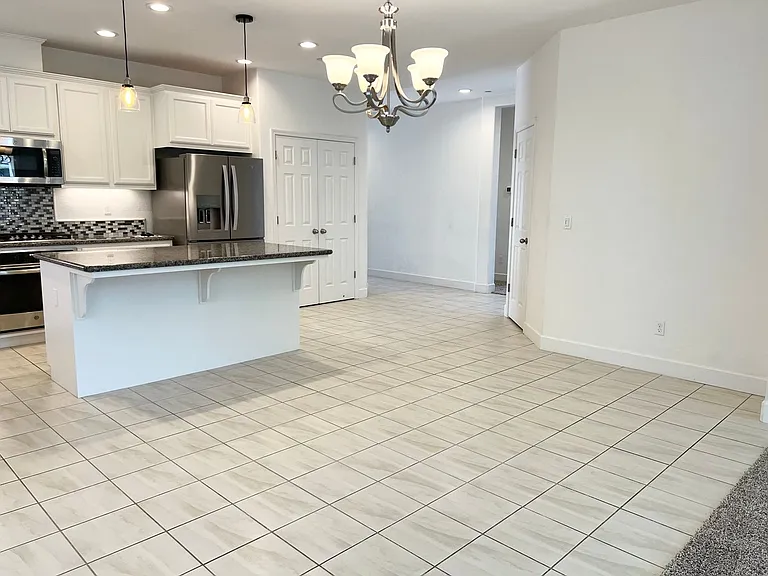 937 Lindsay Ln — Photo 8