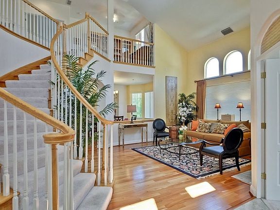 2nd image of 529 Middlebury Dr