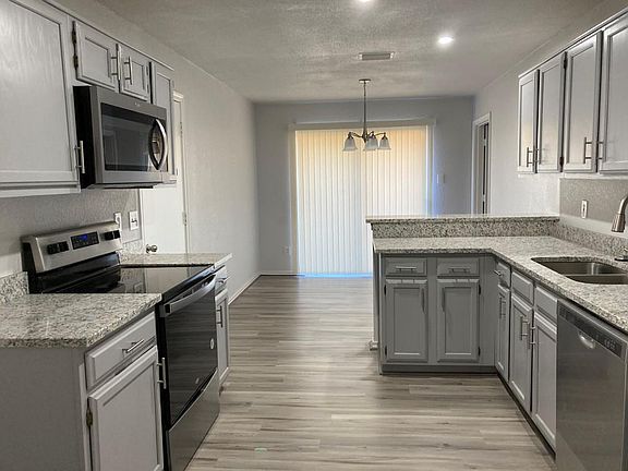 4th image of 2309 Red River Dr