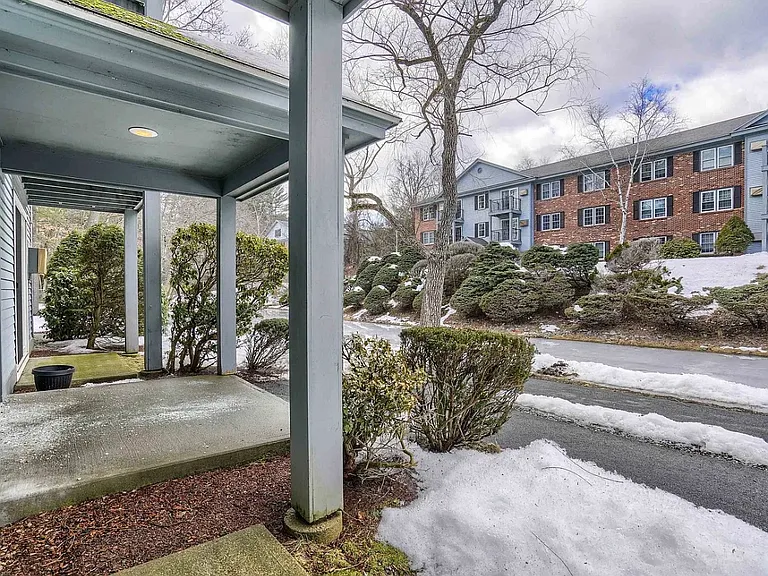 14 Northbrook Dr — Photo 10