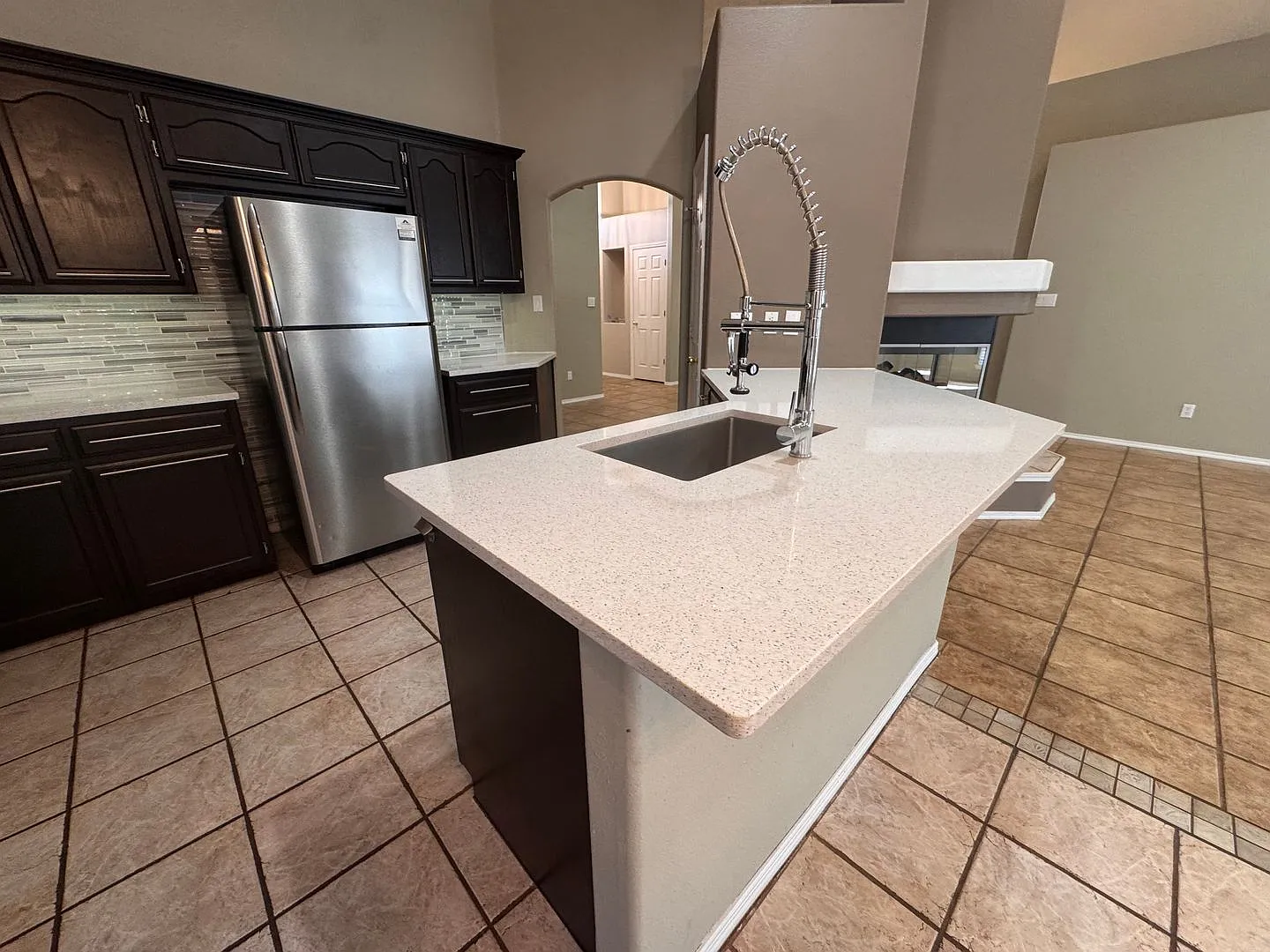 Beautiful 3 Bedroom, 2 Bathroom, 3 Car Garage — Photo 4