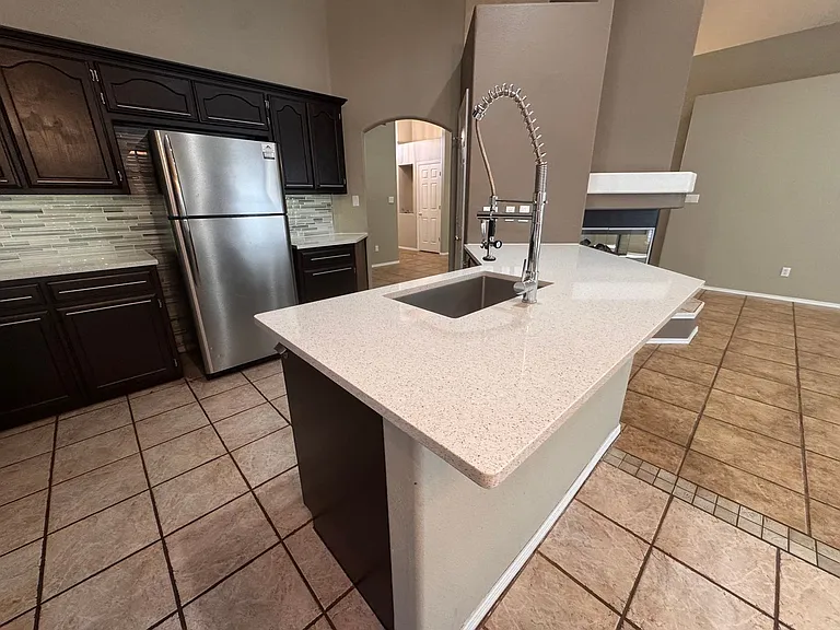 9701 Tapatio Dr NW — Photo 4