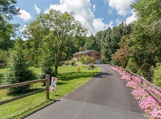 2 Panther Ridge Rd, Hendersonville, NC 28792