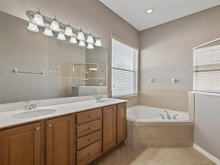 12150 Maple Ridge Dr — Photo 12