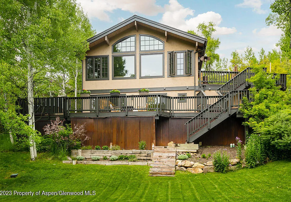 64 Eastwood Dr