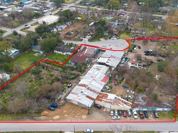 521 Blue Bell Rd, Houston, TX 77037