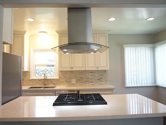 5th image of 3441 Sherbourne Dr
