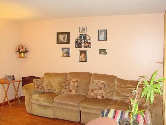 5th image of 7 Fernwood Ave