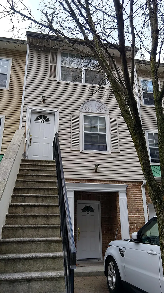 Building Photo - 6 Bergen Ridge Rd #2