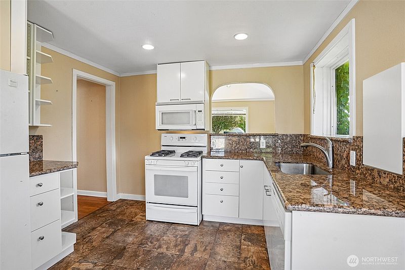 3rd image of 4521 N 18th Street