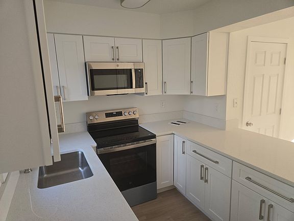 2nd image of 10764 Foxwood Ct