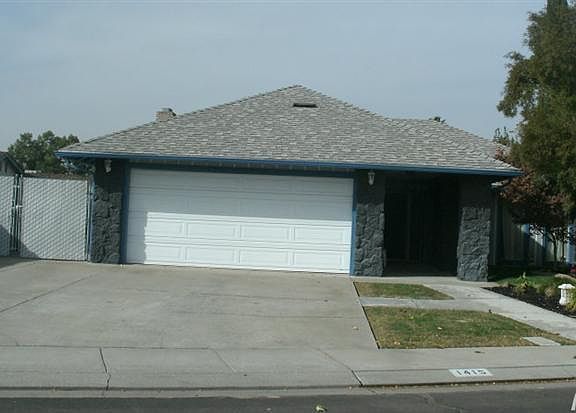 2nd image of 1415 Rockhaven Pl